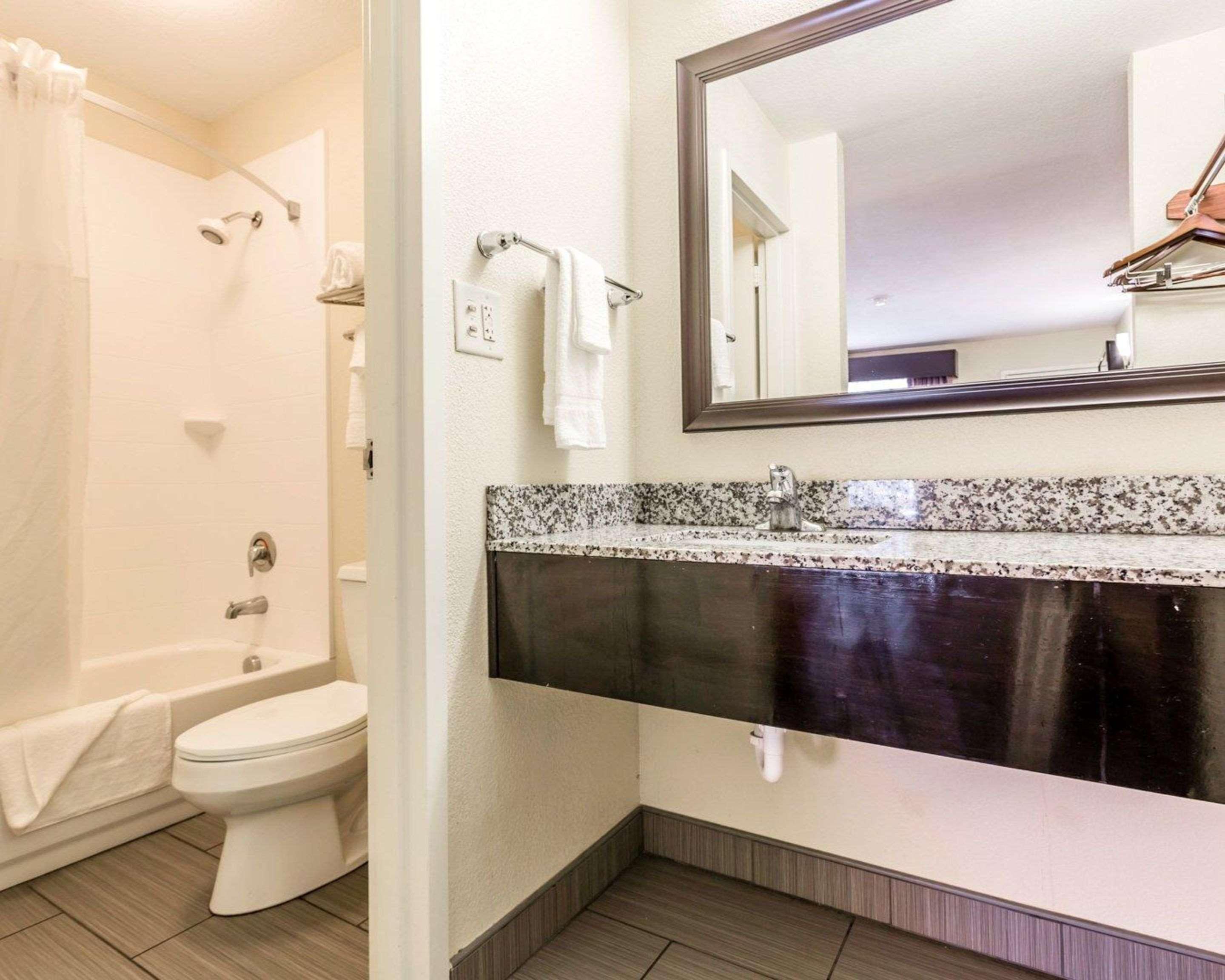 Quality Inn Mt Pleasant - Charleston Маунт Плезант Екстериор снимка
